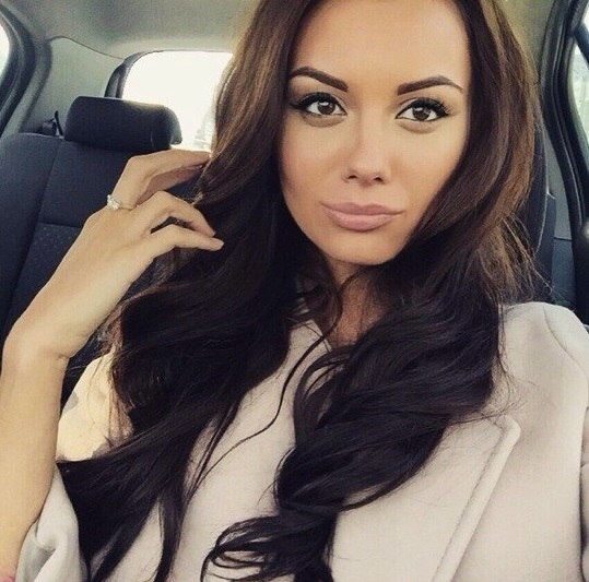 Мои нежные руки и страстные губы дарят незабываемое удовольствие. Приглашаю тебя в мои апартаменты в Москве, чтобы устроить настоящий рай на земле. Развратные игры, массаж и другие доставят тебе море блаженства. Гарантирую тебе конфиденциальность и индивидуальный подход. Я знаю, как сделать тебя счастливым. Посмотри на мои фото и отзывы - они говорят сами за себя. Жду тебя, чтобы погрузиться в мир наслаждений и удовольствия. 😘🔥💋 Анютка